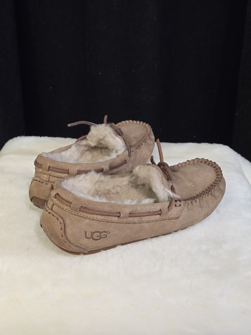 UGG Moccasins Size 5 Like New Sheepskin